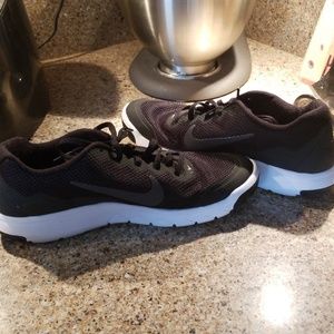 Nike shoes.. like new